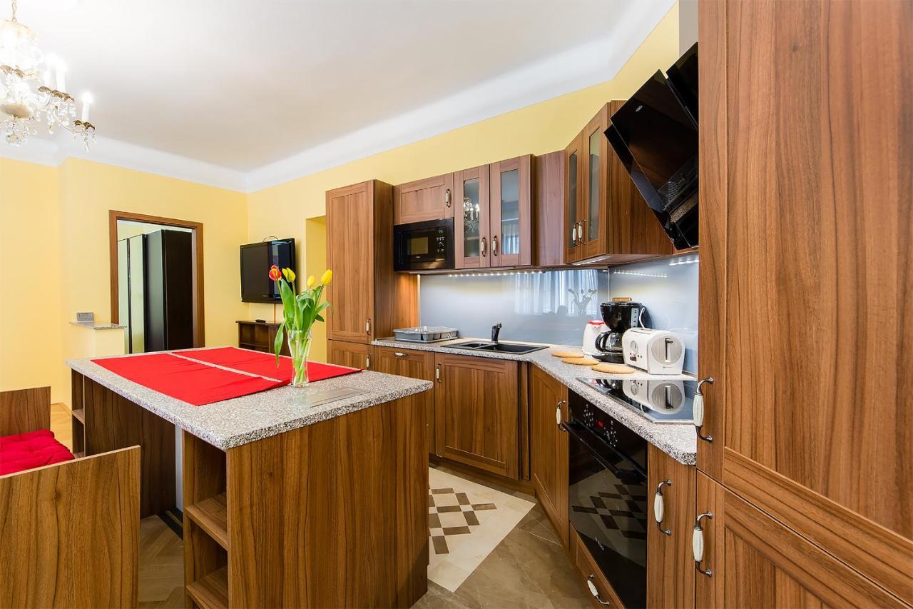 In Heart Of Prague - 2Br 2Ba Elegant Downtown Apt ภายนอก รูปภาพ