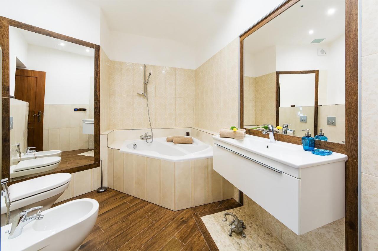 In Heart Of Prague - 2Br 2Ba Elegant Downtown Apt ภายนอก รูปภาพ