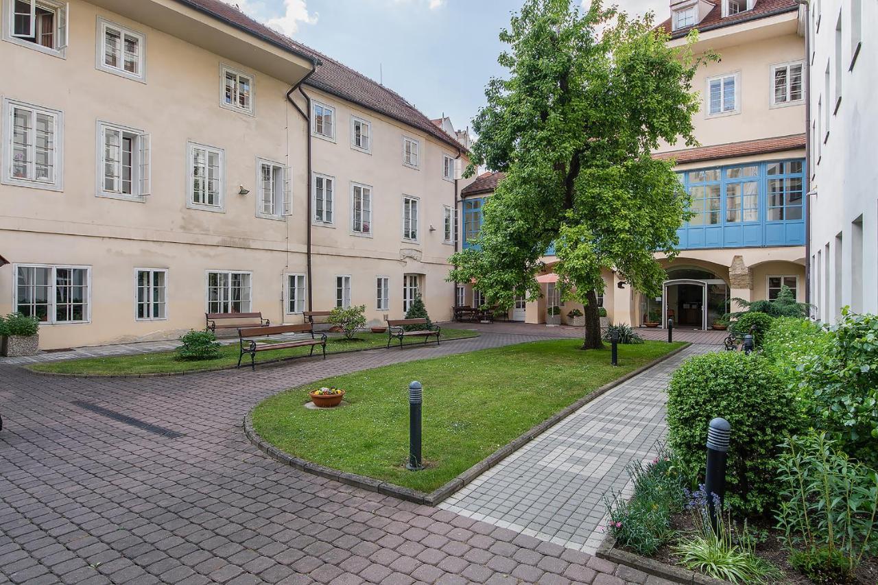 In Heart Of Prague - 2Br 2Ba Elegant Downtown Apt ภายนอก รูปภาพ